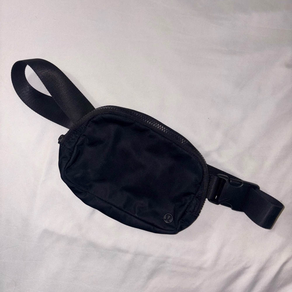 Lululemon Black Everywhere Belt Bag